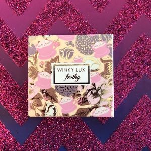 Frothy eyeshadow or highlighter